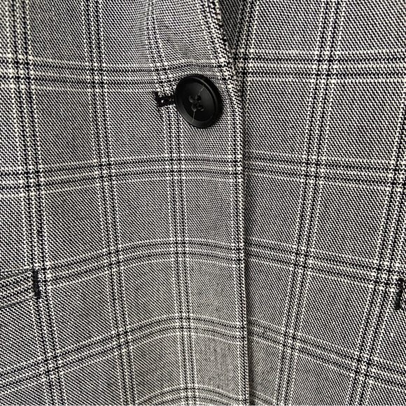 BANANA REPUBLIC CLASSIC FIT GREY/BLACK PLAID JACKET/BLAZER, FULLY LINED, SIZE 6 - Picture 4 of 10